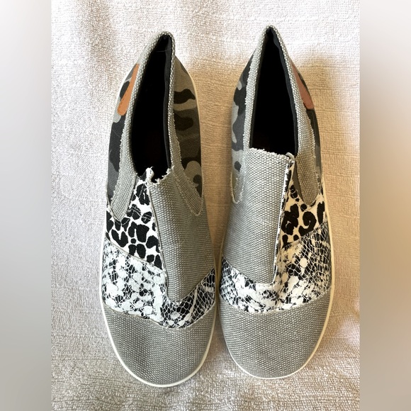 Never worn, size 9 and light as a feather - Picture 2 of 4